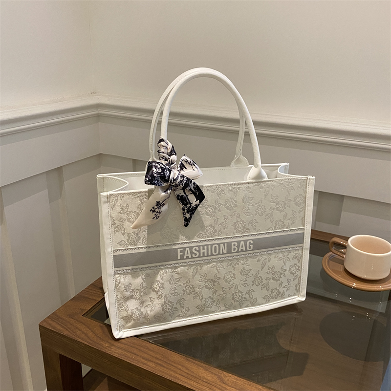 Luxury Bag Collection - Tas Tote Wanita Mewah Elegan Motif